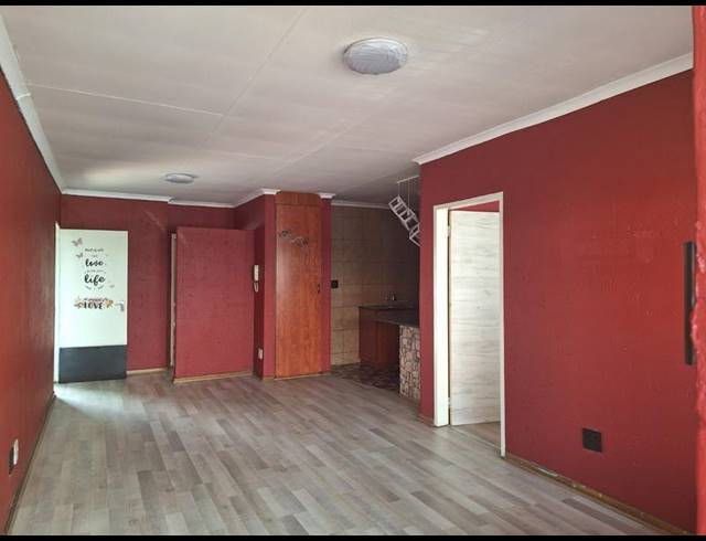 2 BEDROOM TOWNHOUSE FOR SALE IN BRAKPAN CENTRAL